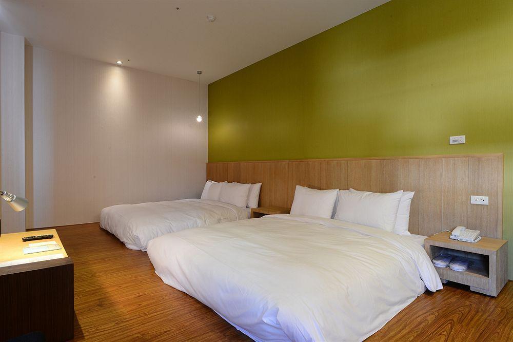 In Young Hotel Гаосюн Экстерьер фото