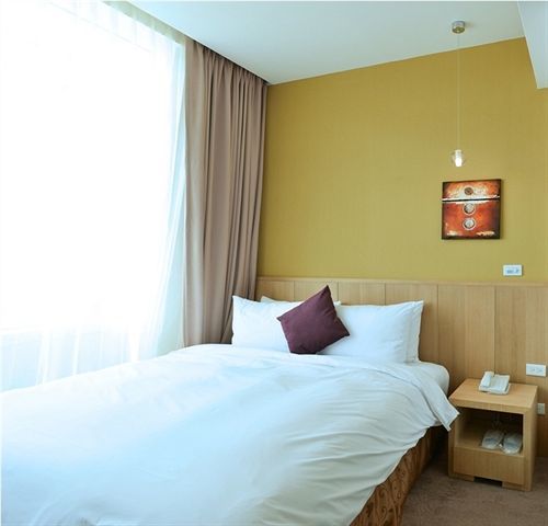 In Young Hotel Гаосюн Экстерьер фото