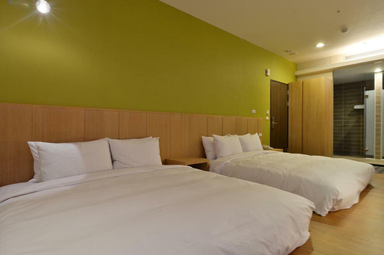 In Young Hotel Гаосюн Экстерьер фото