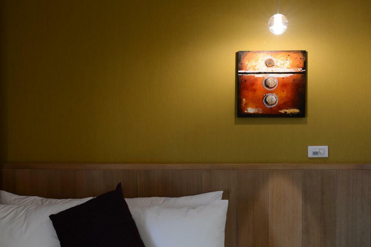 In Young Hotel Гаосюн Экстерьер фото