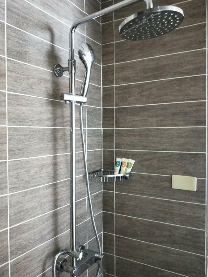 In Young Hotel Гаосюн Экстерьер фото