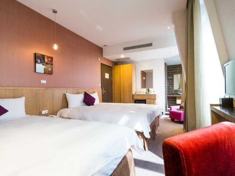 In Young Hotel Гаосюн Экстерьер фото